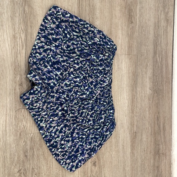 Old navy shorts - Picture 2 of 3